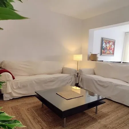 Seafront House,sea Views,pool And Bbq, Airport 10 Mns Dom wakacyjny