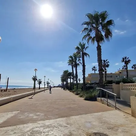 Seafront House,sea Views,pool And Bbq, Airport 10 Mns بيت للعطل