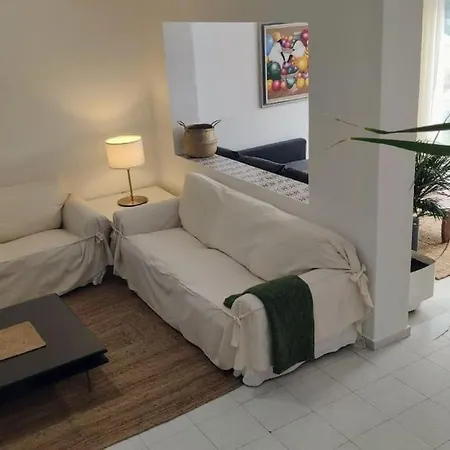 Seafront House,sea Views,pool And Bbq, Airport 10 Mns بيت للعطل إل ألتيت