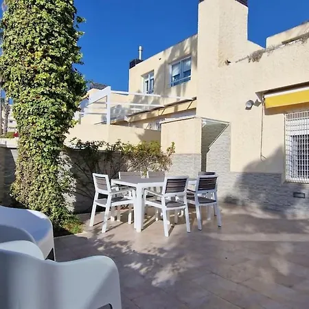 Seafront House,sea Views,pool And Bbq, Airport 10 Mns إل ألتيت