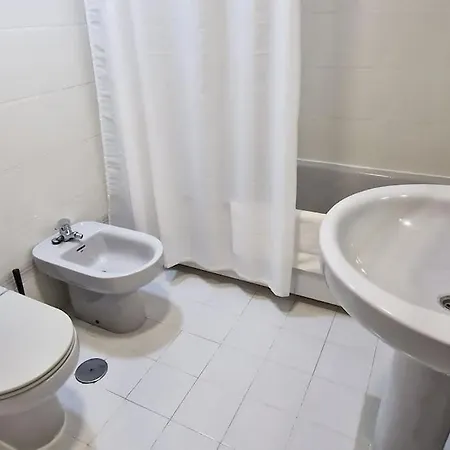 بيت للعطل Seafront House,sea Views,pool And Bbq, Airport 10 Mns