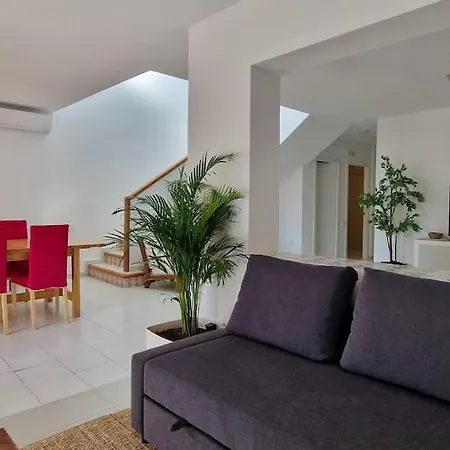 Dom wakacyjny Seafront House,sea Views,pool And Bbq, Airport 10 Mns *