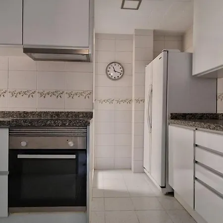 Seafront House,sea Views,pool And Bbq, Airport 10 Mns بيت للعطل *