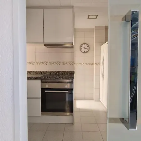 بيت للعطل Seafront House,sea Views,pool And Bbq, Airport 10 Mns