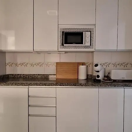 Seafront House,sea Views,pool And Bbq, Airport 10 Mns بيت للعطل